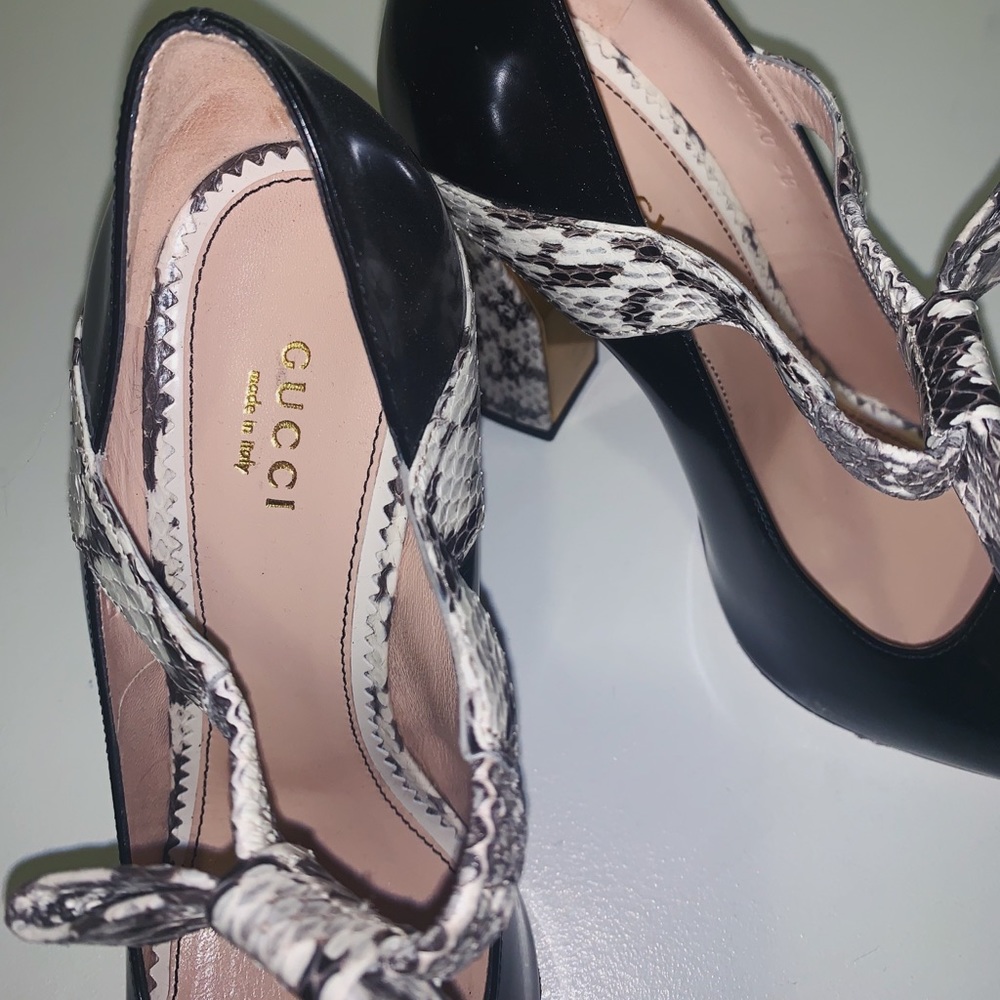 Gucci closed toe snakeskin pumps